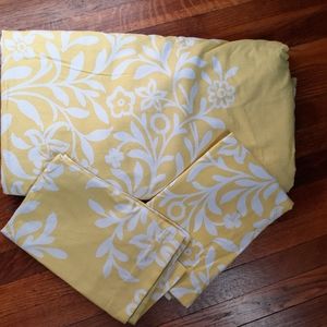 Queen reversible yellow duvet cover